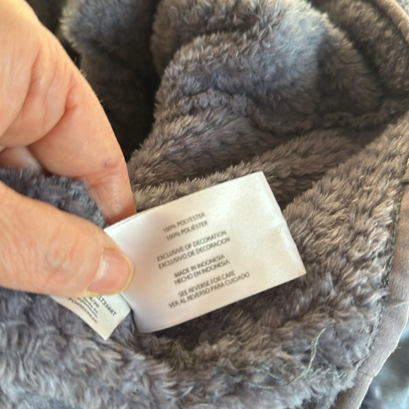 Eddie Bauer women’s medium super fuzzy pullover - Picture 5 of 5